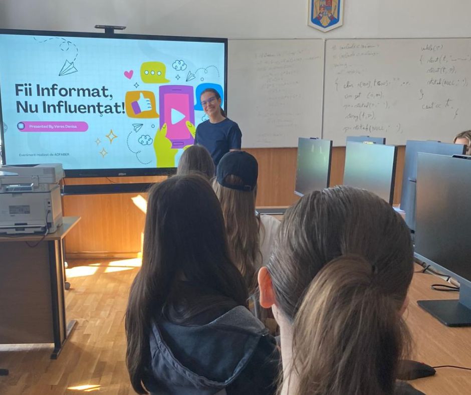 Portocaliu și Maro Natură În Aer Liber Postare Facebook (6)