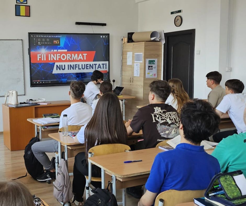 Portocaliu și Maro Natură În Aer Liber Postare Facebook